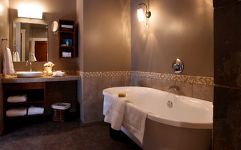Hotel Solara Resort And Spa