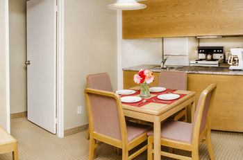 Aparthotel Cartier Place Suite Hotel