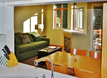 Hotel Alpenglow Lodge By Mountainview