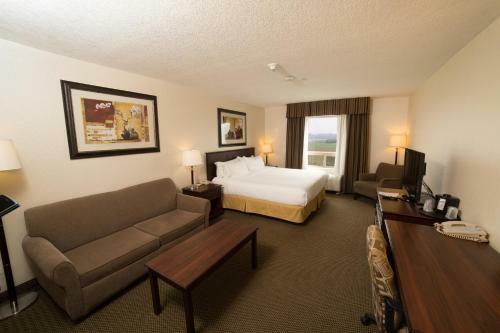 Holiday Inn Express Hotel & Suites Whitecourt
