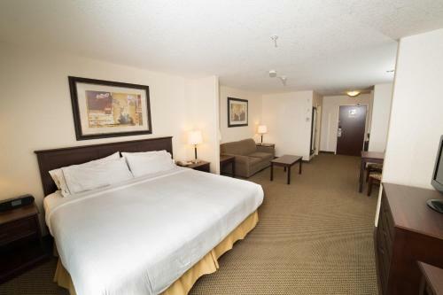 Holiday Inn Express Hotel & Suites Whitecourt