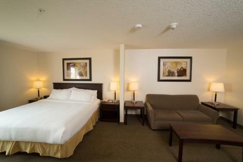 Holiday Inn Express Hotel & Suites Whitecourt