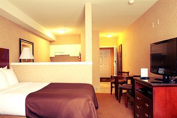 Hotel Pacific Inn & Suites