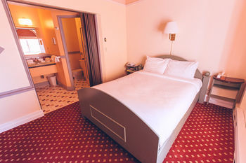 Bedford Regency Hotel