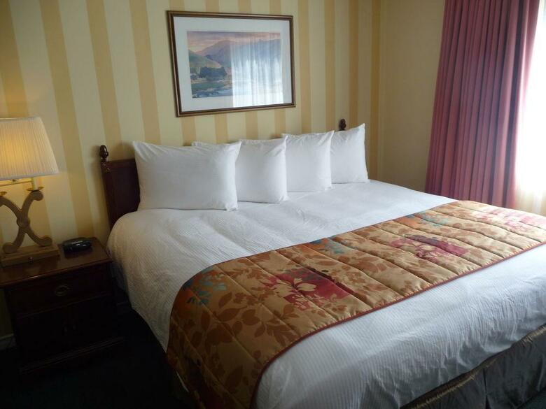 Hotel Arbutus Inn