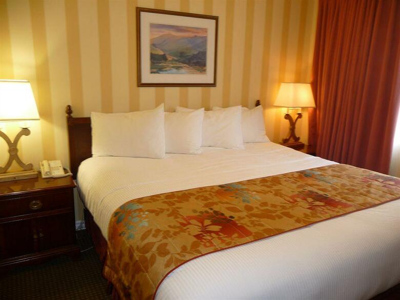 Hotel Arbutus Inn