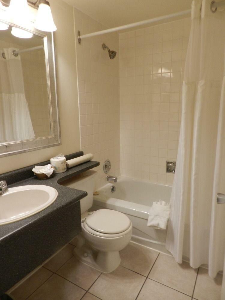 Hotel Arbutus Inn