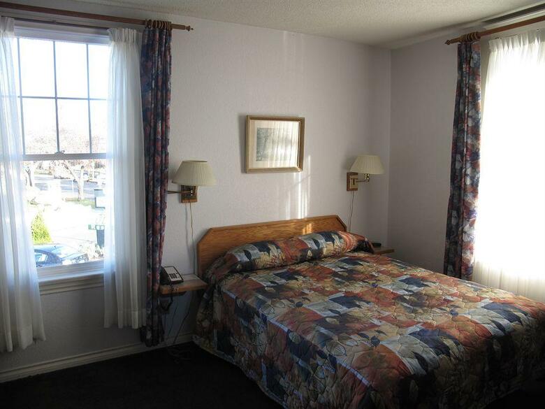 James Bay Inn Hotel & Suites
