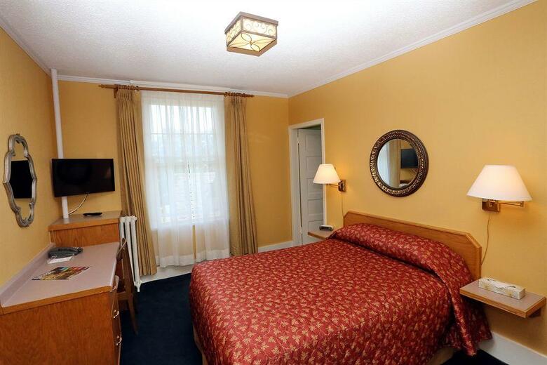 James Bay Inn Hotel & Suites