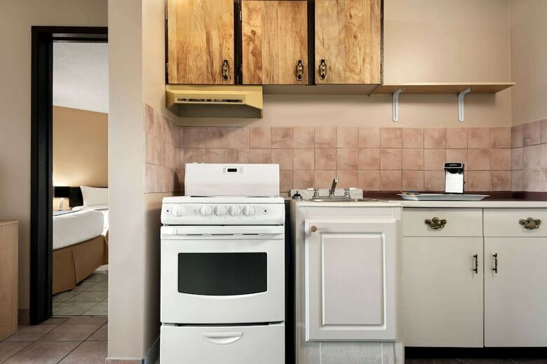 Hotel Thriftlodge Edmonton