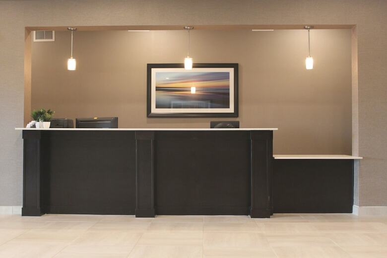 Hotel Meridian Inn & Suites