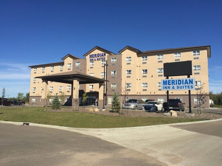 Hotel Meridian Inn & Suites