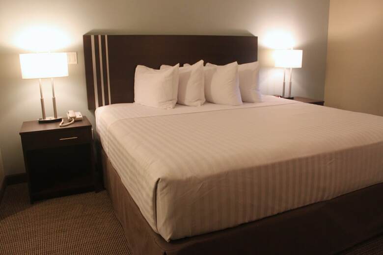 Hotel Meridian Inn & Suites