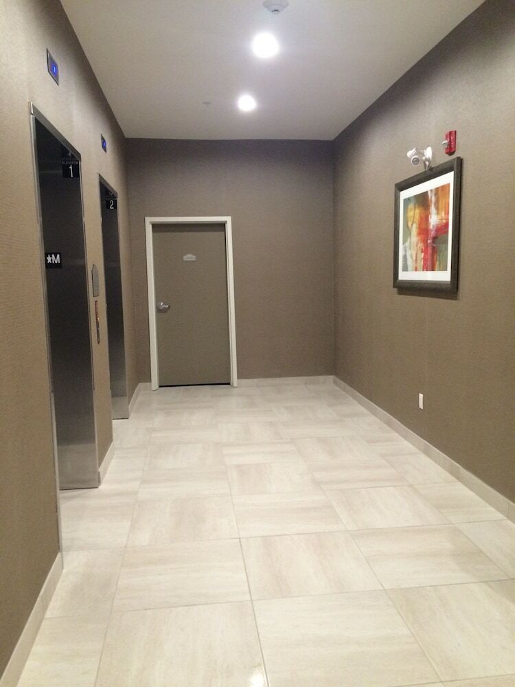 Hotel Meridian Inn & Suites