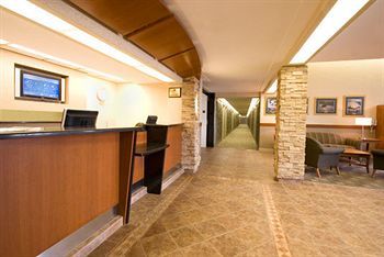 Hotel Woodlands Inn & Suites