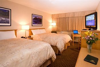 Hotel Woodlands Inn & Suites