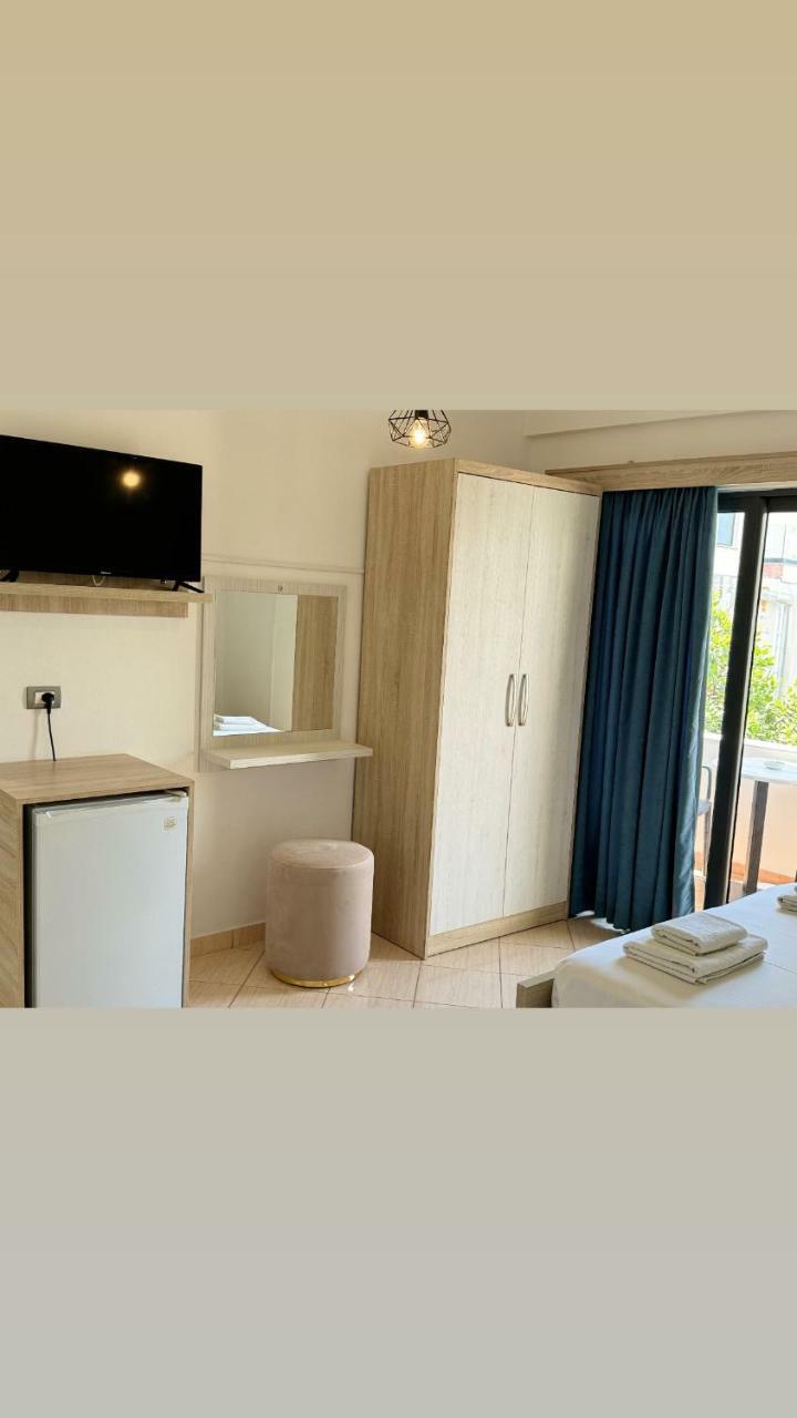 Hostal Villa White