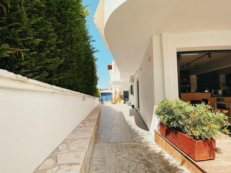 Hostal Villa White