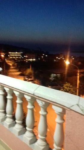 Hostal Studios Florand Sela