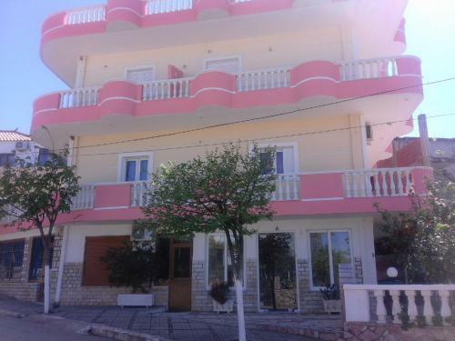 Hostal Studios Florand Sela