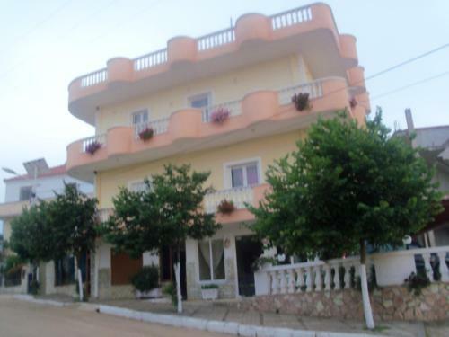 Hostal Studios Florand Sela