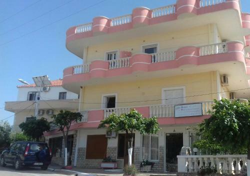 Hostal Studios Florand Sela