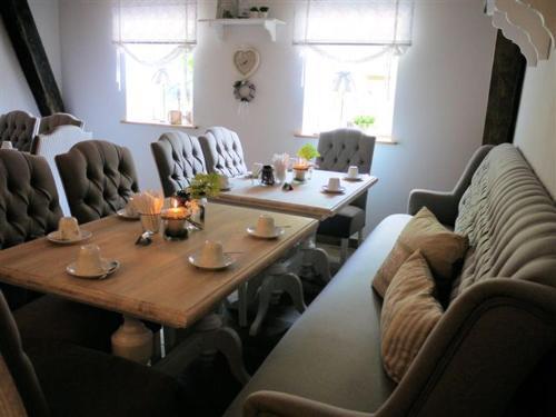 Hostal White Cottage Garden