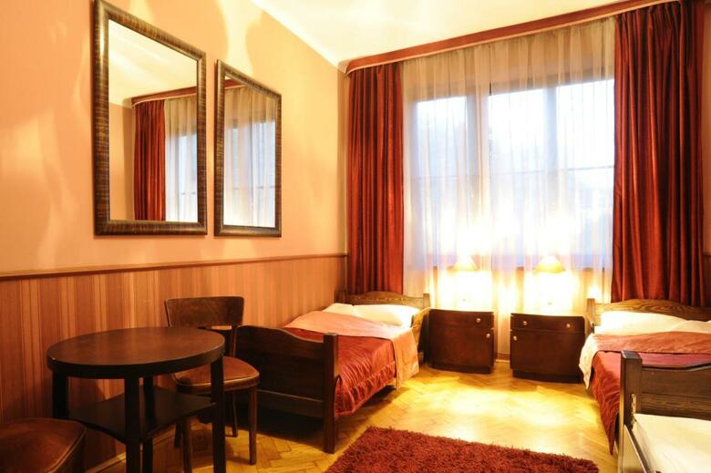Hotel Hostel Deco
