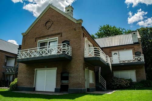 Los Robles Apart Hotel