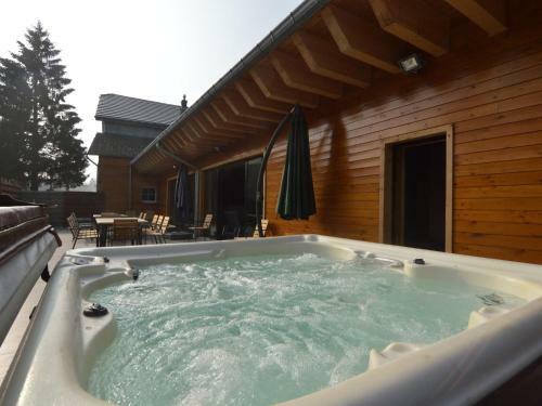 Luxurious Holiday Home In Waimes With Jacuzzi