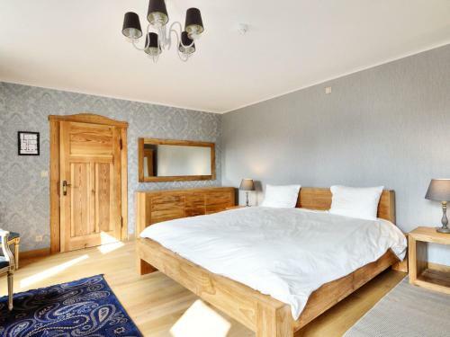 Luxurious Holiday Home In Waimes With Jacuzzi