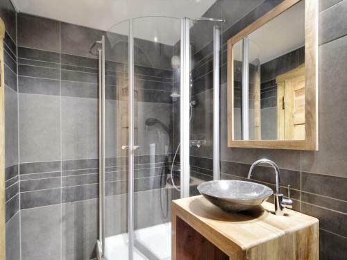 Luxurious Holiday Home In Waimes With Jacuzzi