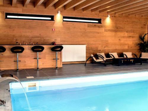 Luxurious Holiday Home In Waimes With Jacuzzi