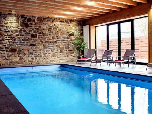 Luxurious Holiday Home In Waimes With Jacuzzi