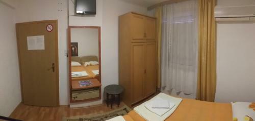 Hostal Guesthouse Villa Sara