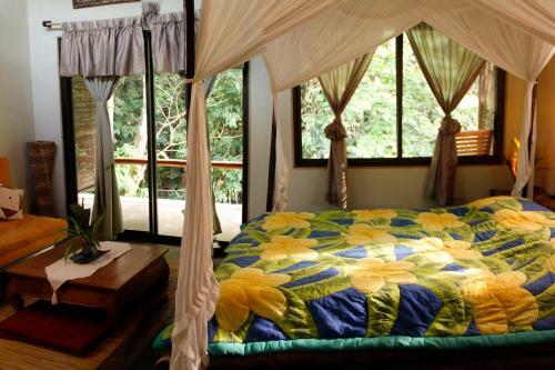 Hotel Waterfall Villas