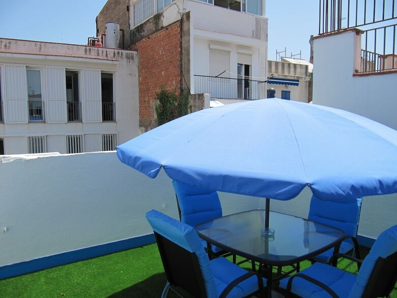 Hostal Maricel Hostel