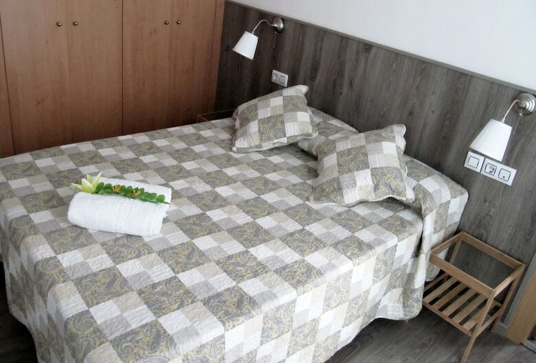 Hostal Maricel Hostel