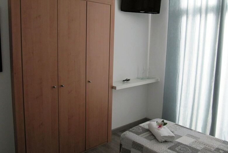 Hostal Maricel Hostel