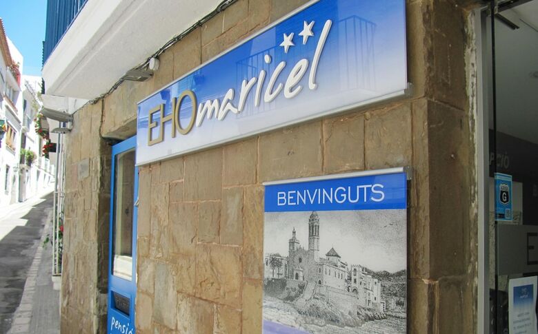 Hostal Maricel Hostel