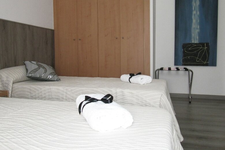 Hostal Maricel Hostel