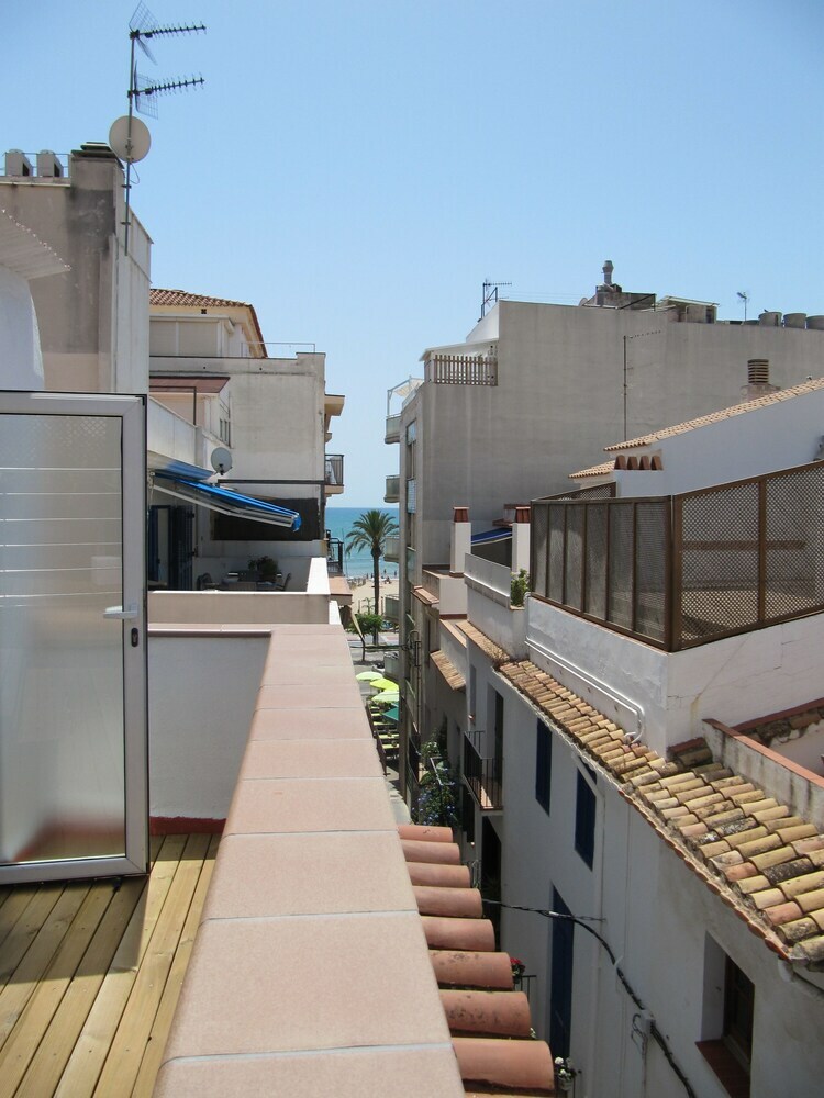 Hostal Maricel Hostel