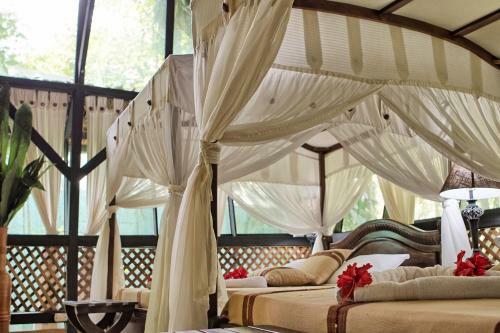 Almonds And Corals Lodge