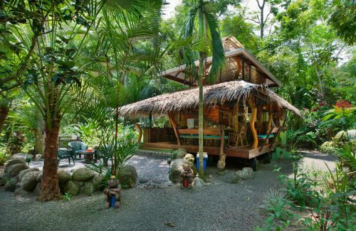Hostal Congo Bongo Ecovillage Costa Rica