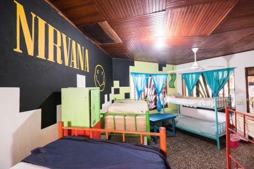 Pura Vida Hostel Tamarindo
