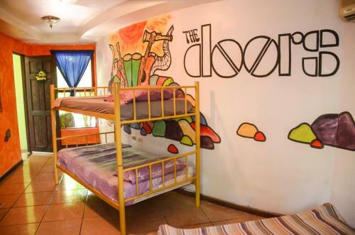 Pura Vida Hostel Tamarindo
