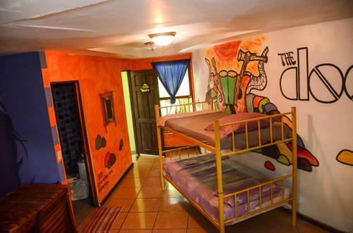 Pura Vida Hostel Tamarindo