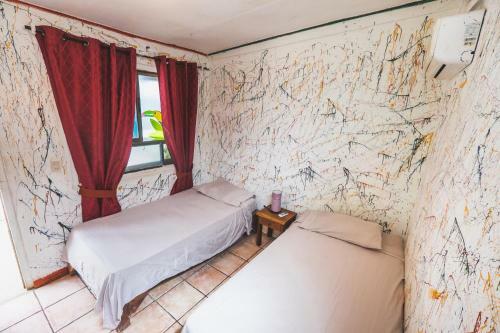 Pura Vida Hostel Tamarindo