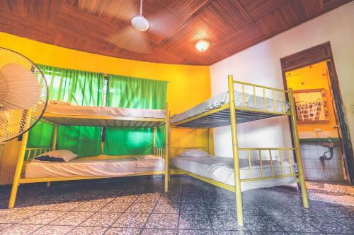 Pura Vida Hostel Tamarindo