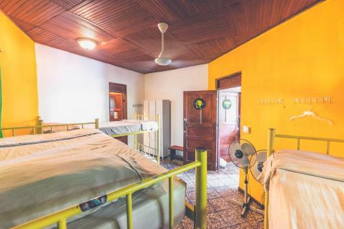 Pura Vida Hostel Tamarindo